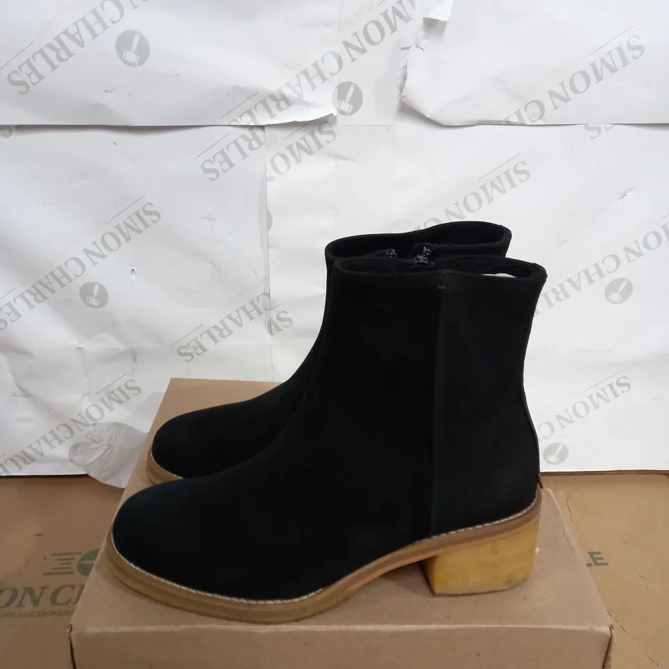 CLARKS AMARA CREPE BLACK WEDGED BOOTS SIZE 5