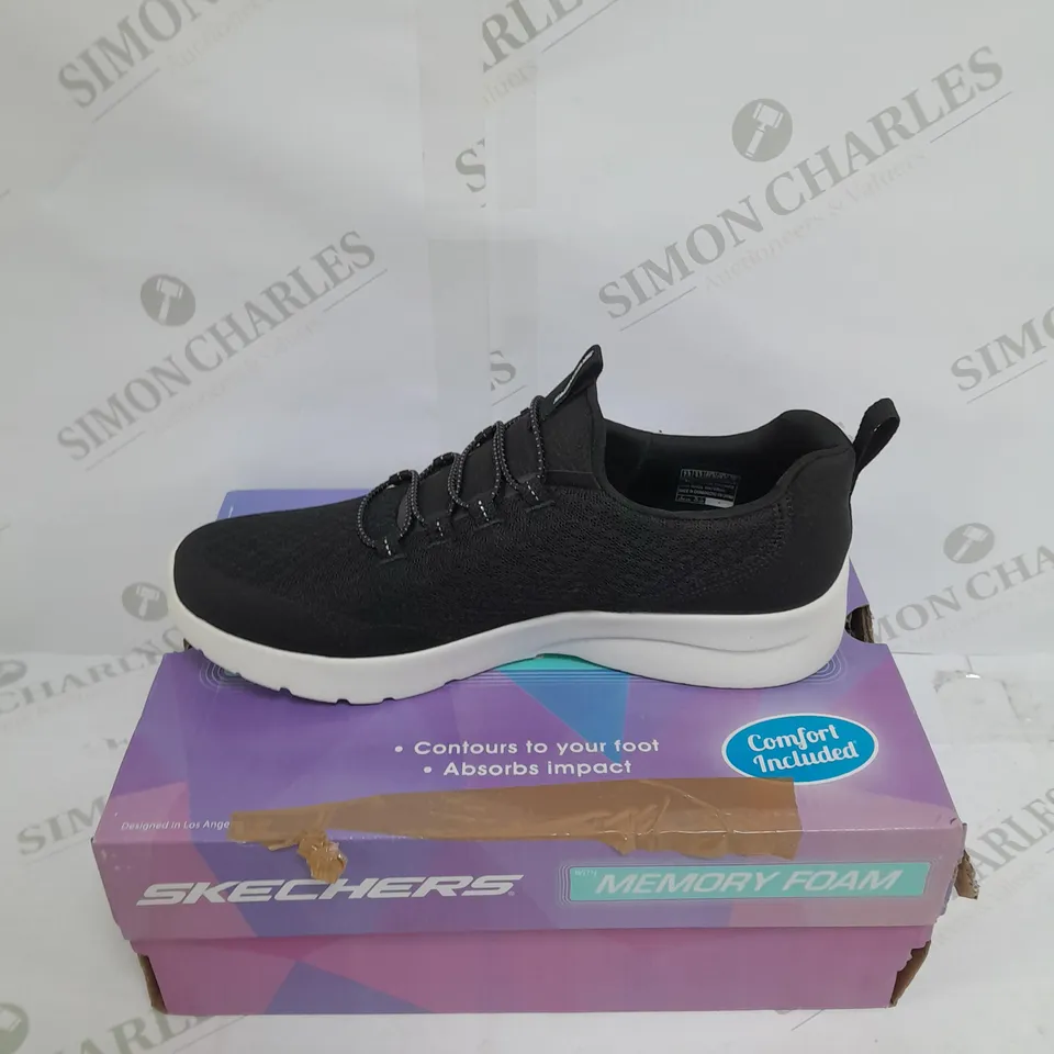 SKECHERS DYNAMIGHT 2.0 BUNGEE TRAINER IN BLACK - UK 4.5
