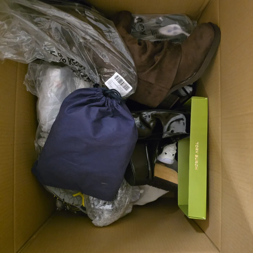 APPROXIMATELY 10 ASSORTED PAIRS OF FOOTWEAR PRODUCTS IN VARIOUS STYLES & SIZES 