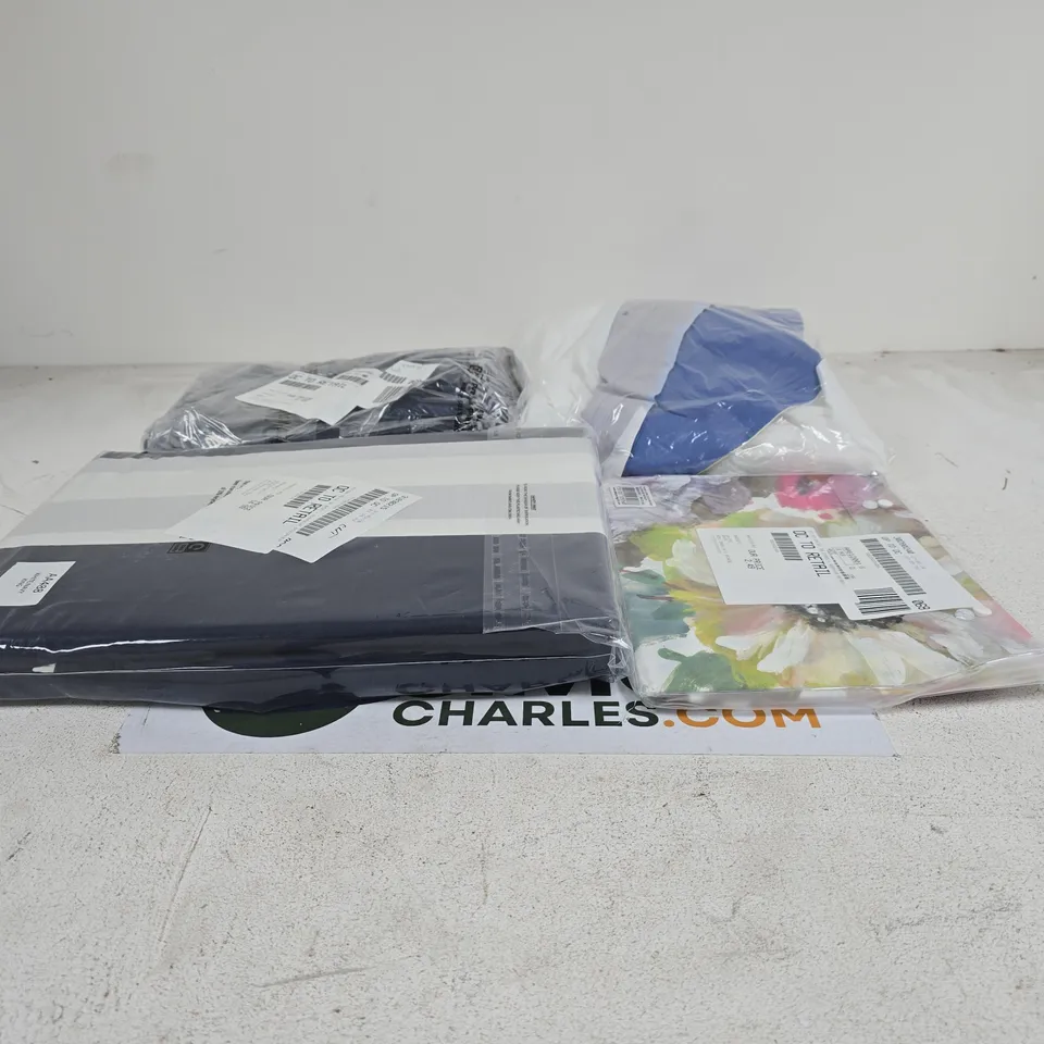 BOX OF APPROXIMATELY 20 ASSORTED HOUSEHOLD ITEMS TO INCLUDE BEDDING AND CLOTHING OF VARIOUS SIZES AND STYLES ETC 