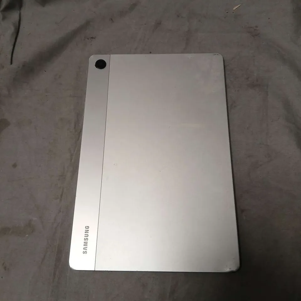 SAMSUNG TABLET – SILVER