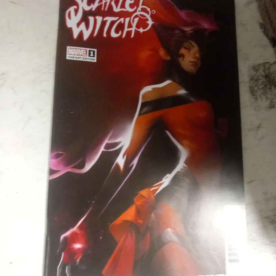 APPROXIMATELY 13 ASSORTED MARVEL COMICS/MAGAZINES TO INCLUDE; SCARLETT WITCH, MOONKIGHT AND XMEN