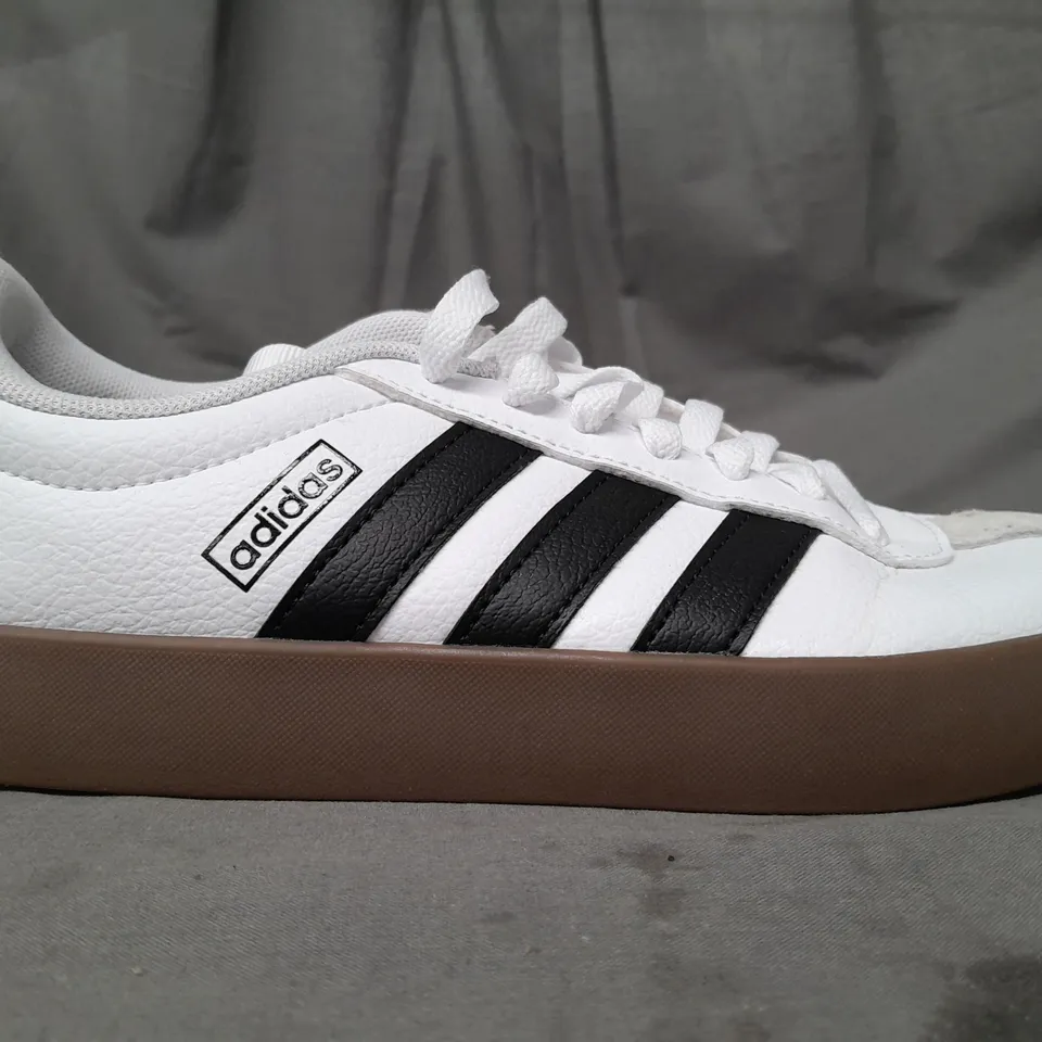 PAIR OF ADIDAS SHOES IN WHITE/BLACK UK SIZE 6
