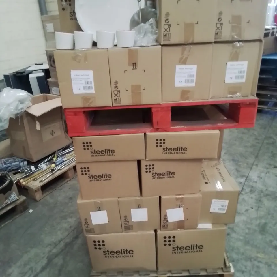 PALLET CONTAINING LARGE AMOUNT OF TILTED SIDE POTS/RAMEKINS PIZZA PLATES COFFEE CUPS ETC.