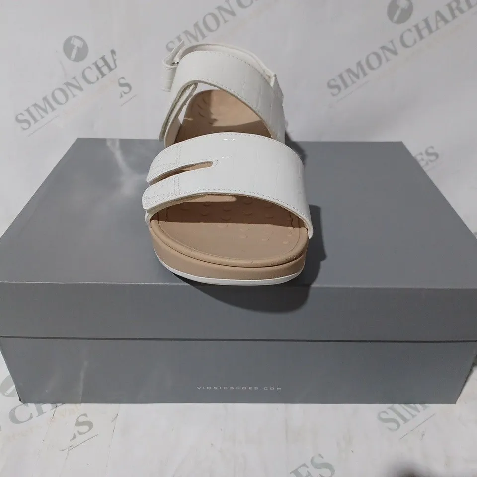 BOXED PAIR OF VIONIC OPEN TOE LOW WEDGE SANDALS IN WHITE SIZE 7