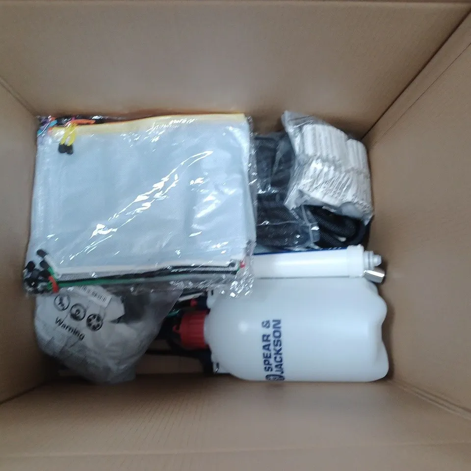 APPROXIMATELY 20 ASSORTED HOUSEHOLD ITEMS TO INCLUDE BABY DOOR BOUNCER, BLANKETS AND STORAGE BOXES