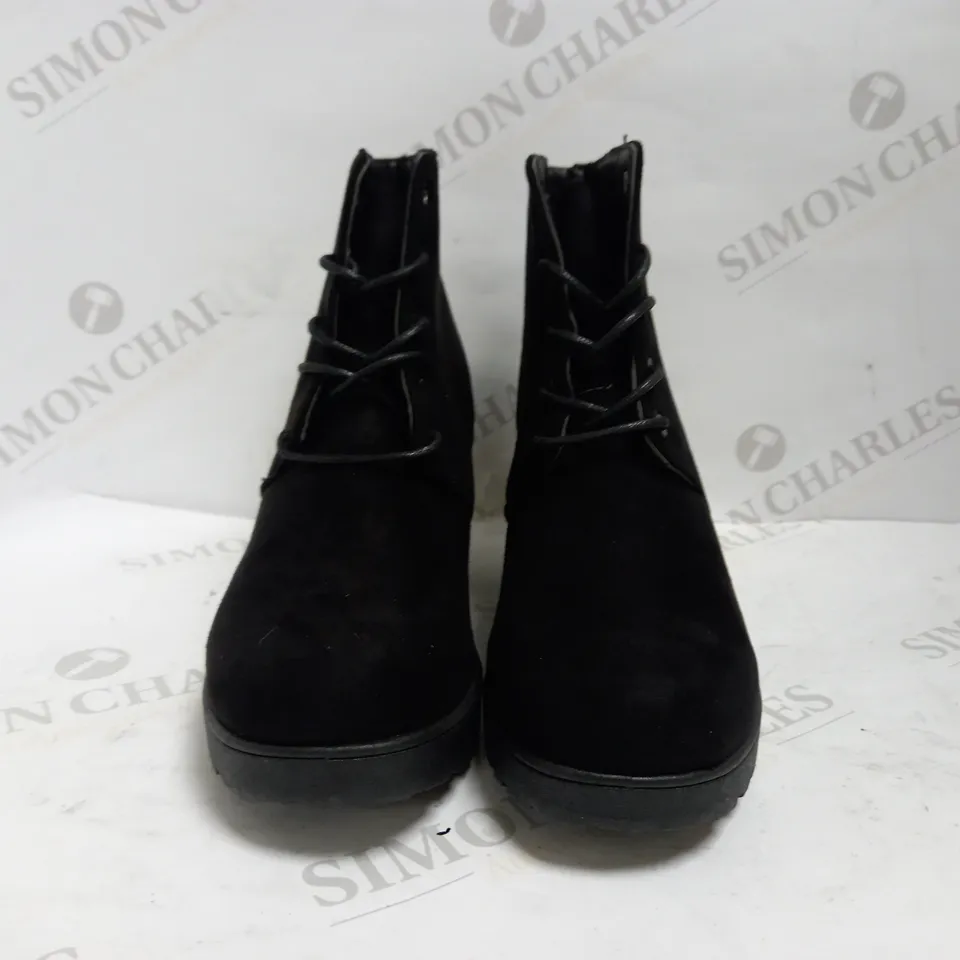 DESIGNER BLACK SUEDETTE CHUNKY HIKER BOOTS UK SIZE 5