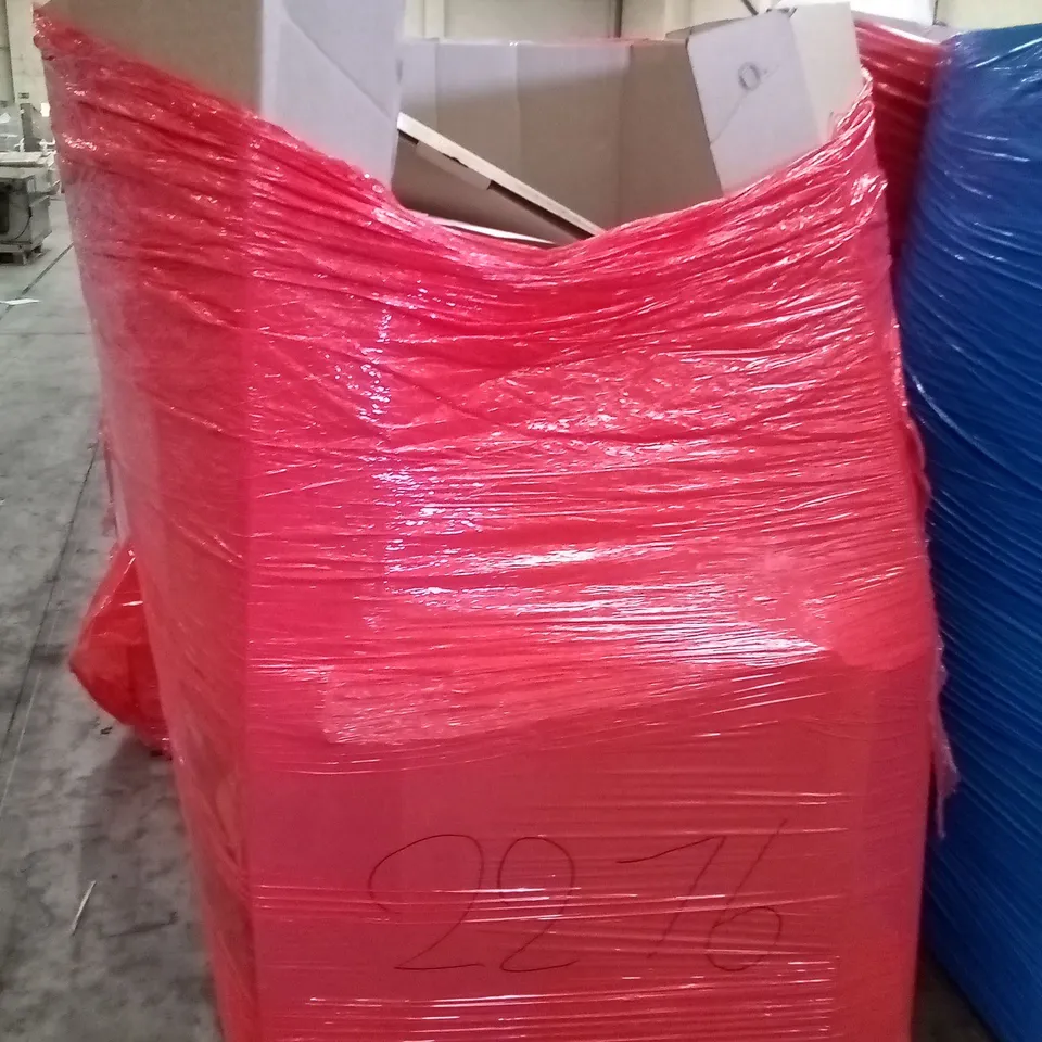 PALLET OF ASSORTED ITEMS INCLUDING NESTING COFFEE TABLE, KING SIZE DUVET, VACMASTER, VINTAGE LUXURY SHOWER UNIT