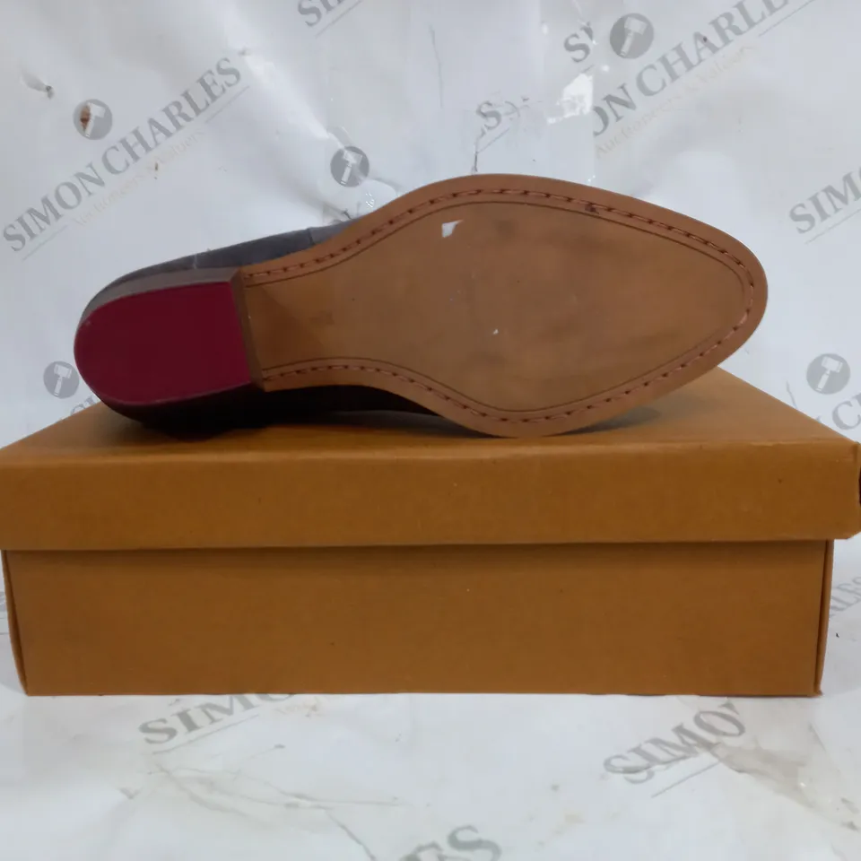 BOXED MAIR OF UNBRANDED ANKLE BOOTS GREY SUEDE WITH BROWN LEATHER SOLE IN SIZE 6