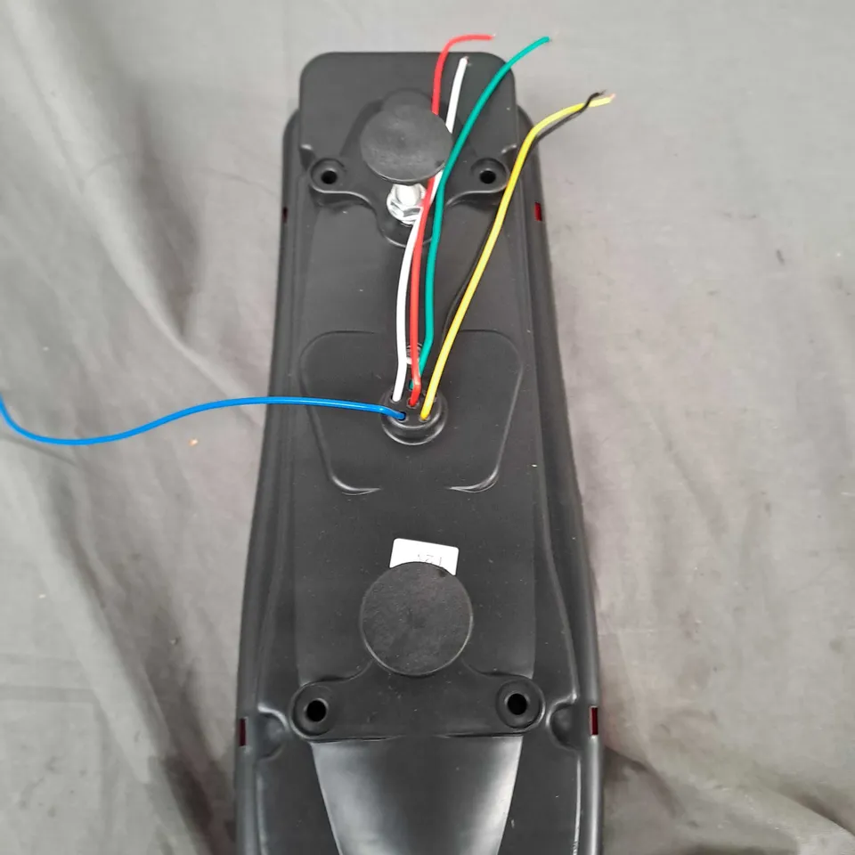 UNBRANDED REAR TAIL LIGHT 