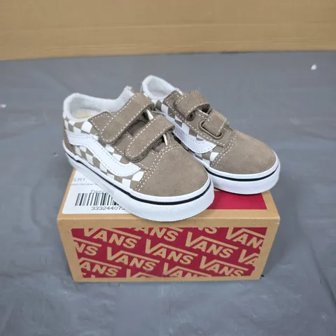 VANS OLD SKOOL V KIDS’ SNEAKERS – COLOUR THEORY CHECKERBOARD, TAUPE SUEDE & WHITE - CHILDRENS 5