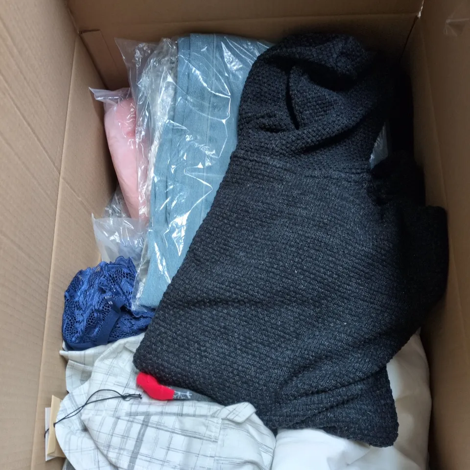 BOX OF APPROXIMATELY 20 ASSORTED CLOTHING ITEMS TO INCLUDE JEANS, CANADA WINTER HATS, BLACK HOODIE ETC