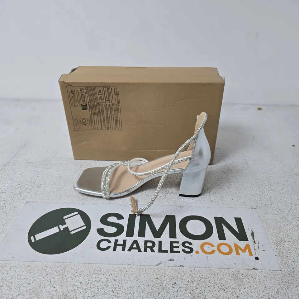 SILVER STRAPPY BLOCK-HEEL SANDALS – WOMEN'S - SIZE EUR 38