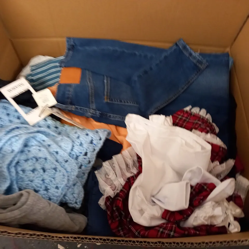 LARGE QUANTITY OF ASSORTED KIDS CLOTHING ITEMS TO INCLUDE MOTHERCARE, DISNEY AND PULL & BEAR