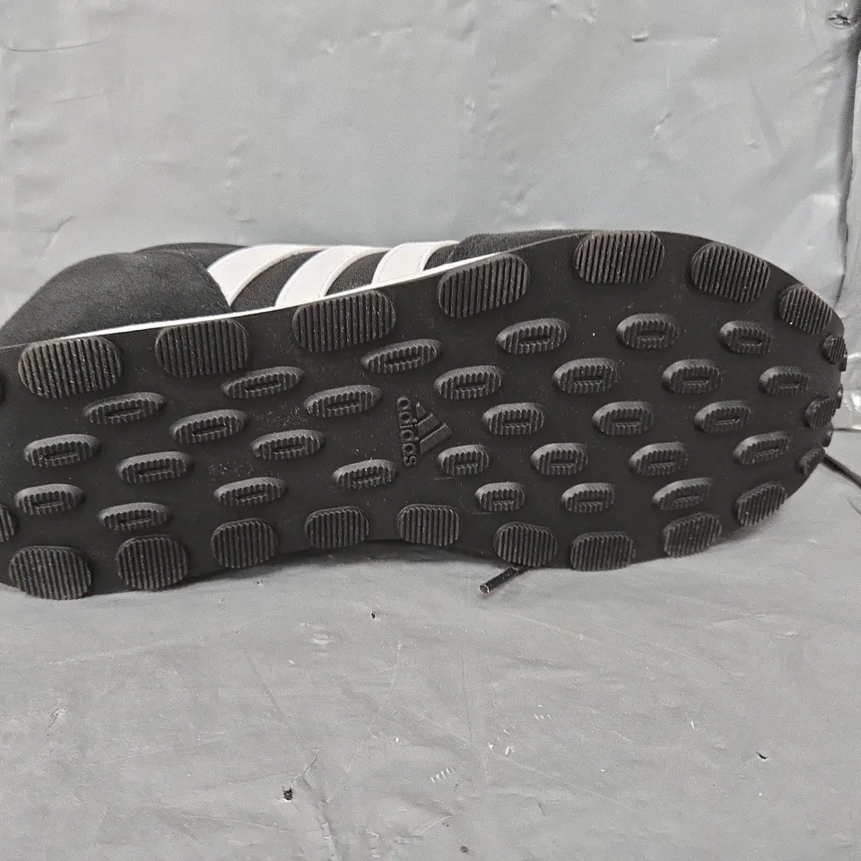 BOXED ADIDAS RUN 60S 3.0 TRAINERS - SIZE 6