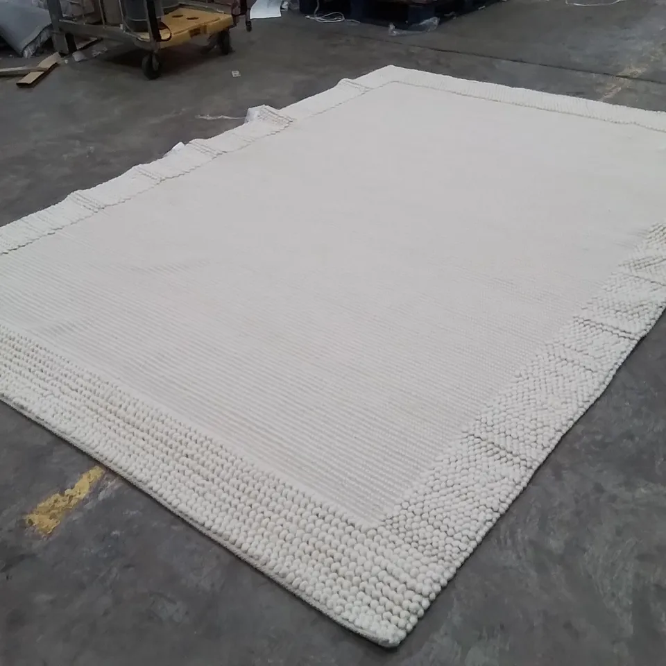 QUALITY DESIGNER AREA RUG - APPROXIMATELY 300X210CM