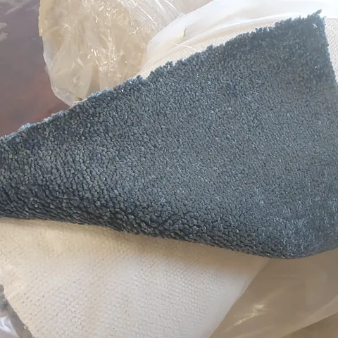 ROLL OF QUALITY EC AURA ICE POP CARPET - APPROXIMATELY 3.55 x 5m