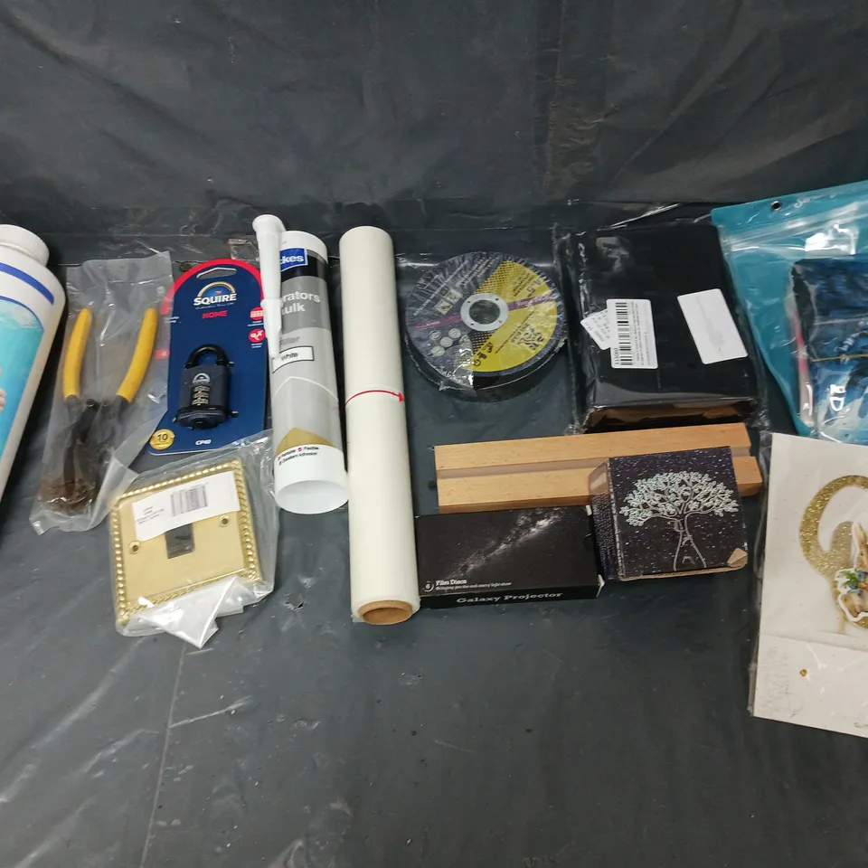 BOX OF APPROXIMATELY 8 ASSORTED ITEMS TO INCLUDE - SQUIRE LOCK, CHLORINE GRANITE, AND GALAXY FILM DISC ETC. 