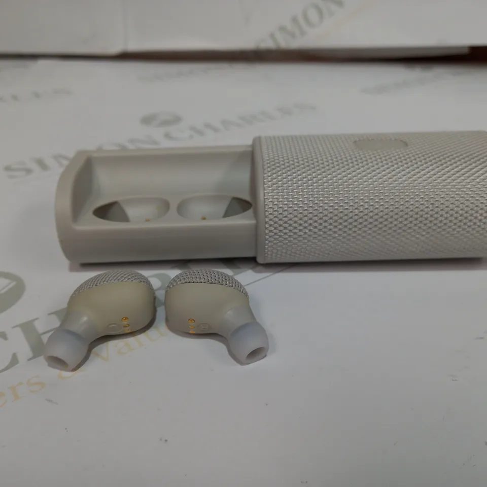 JQM ULTRA WIRELESS EARPHONES