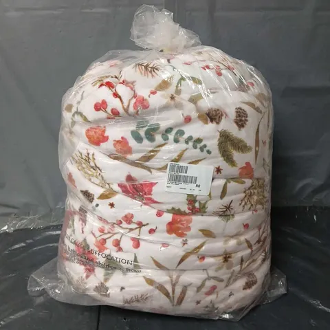 REVERSIBLE FLORAL THROW IN FESTIVE FLORAL (250X260CM)