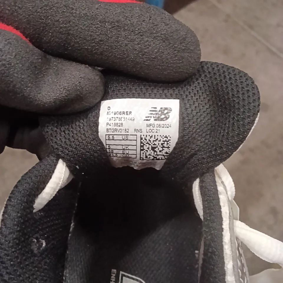 NEW BALANCE SNEAKERS – SILVER/WHITE, UK 5 (EU 38) – UNWORN APPEARANCE