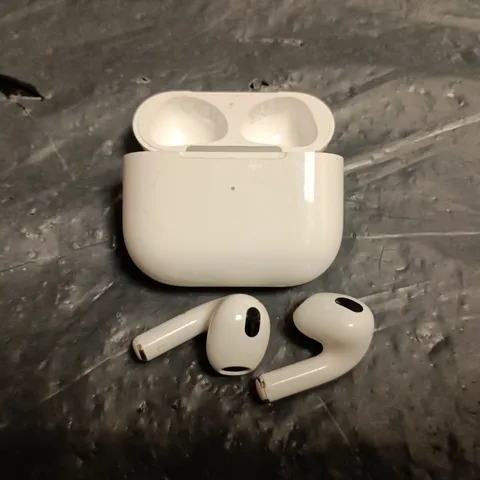 APPLE AIRPODS - MODEL UNSPECIFIED
