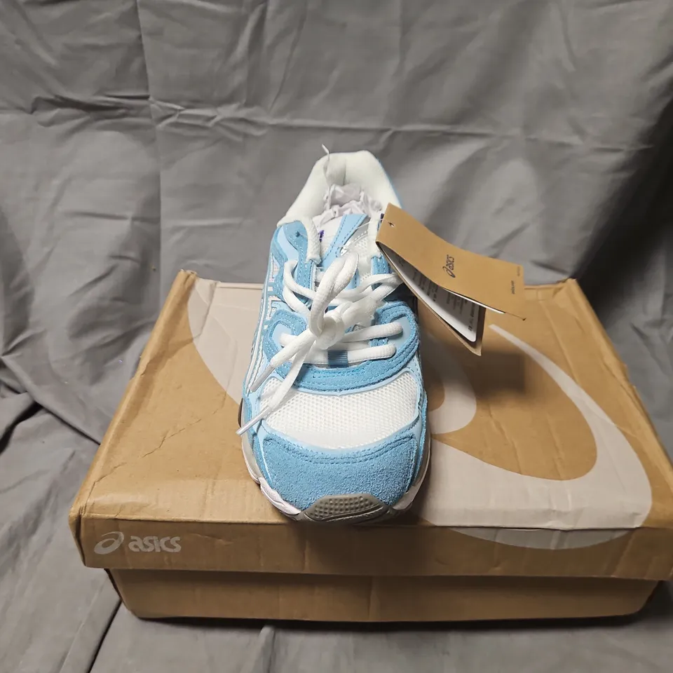 BOXED ASICS GEL-NYC SNEAKERS – BLUE/WHITE, UK 7 (US 8, EU 41.5) – MEN’S