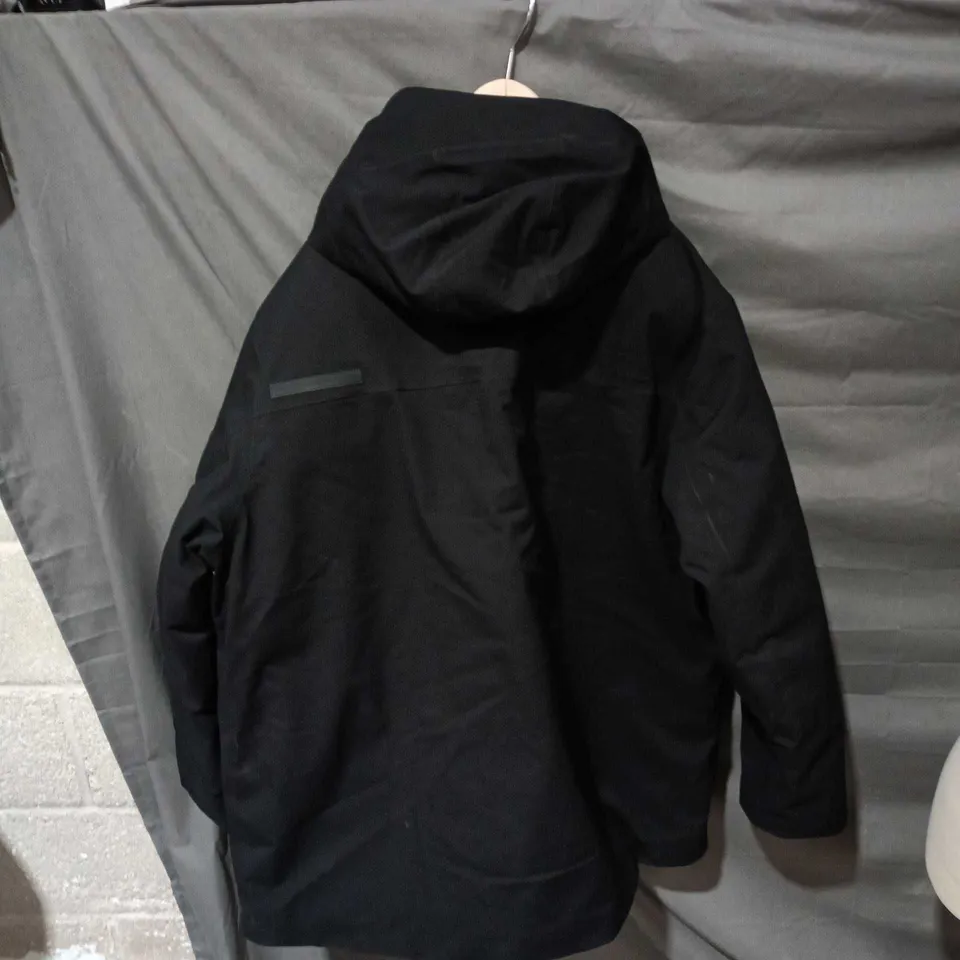 LACOSTE BLACK PARKA JACKET WITH THERMORE INSULATION – UK XL (US XL) 