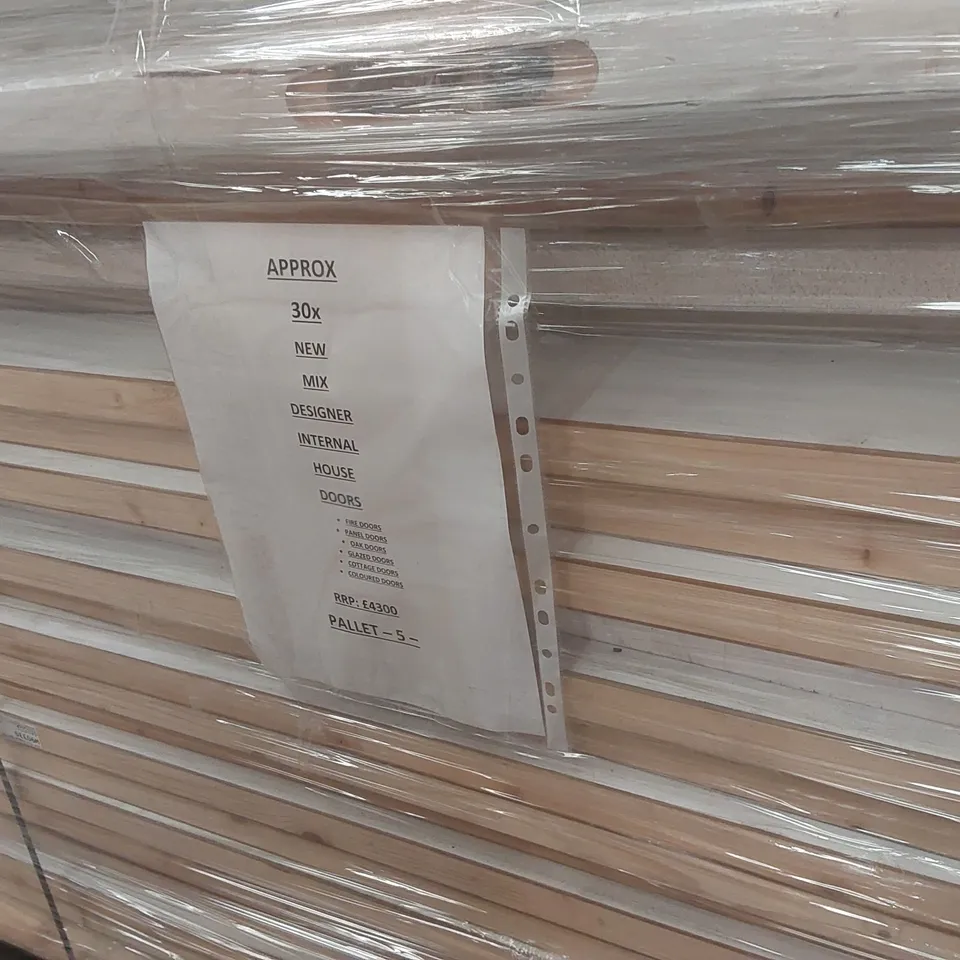 PALLET CONTAINING APPROXIMATELY 30x MIXED DESIGNER INTERNAL HOUSE DOORS