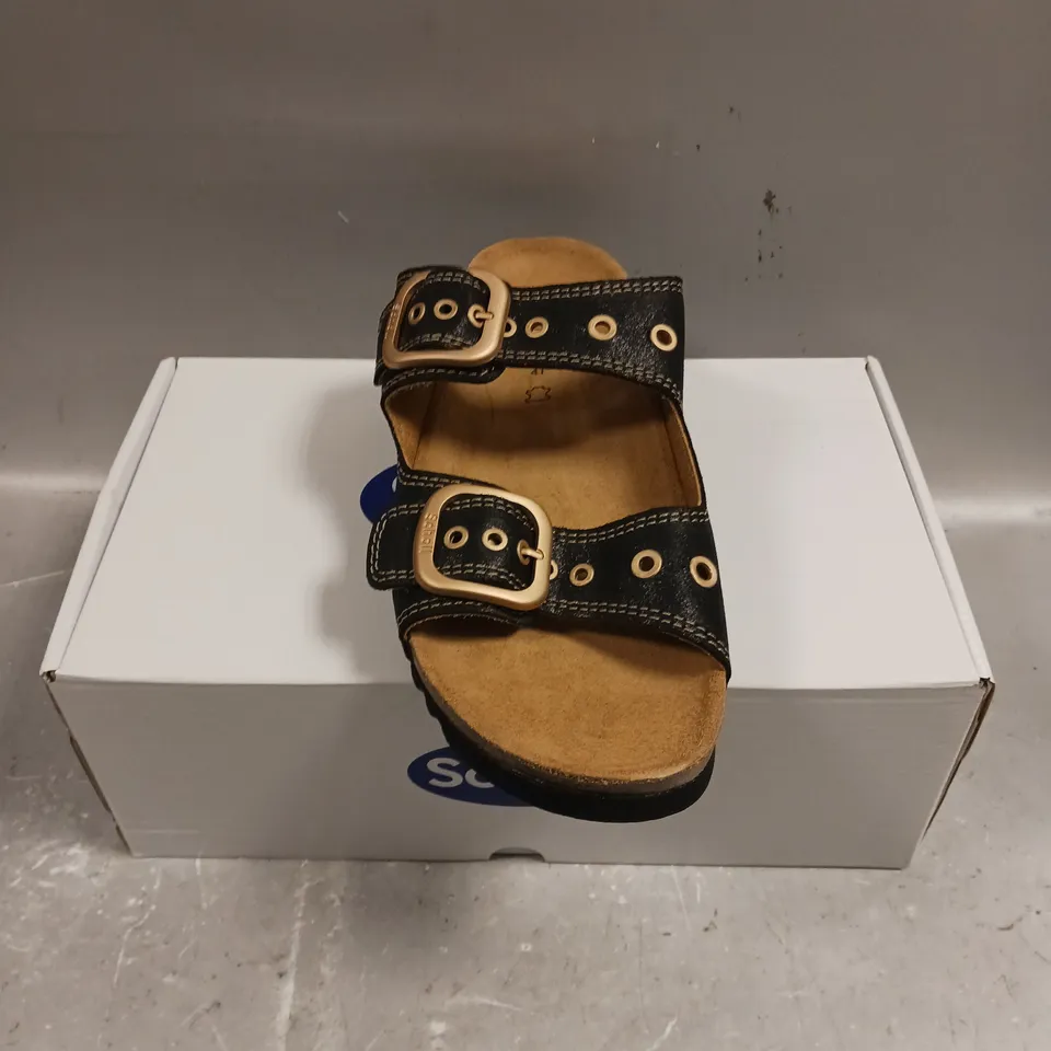 BOXED PAIR OF SCHOLL LEATHER SOFTSTEP OPEN TOE SHOES - 7