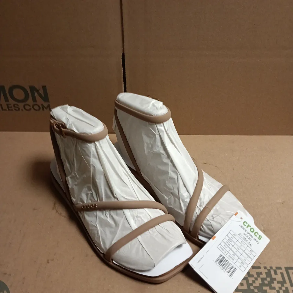 PAIR OF CROCS MIAMI ANKLE STRAP SANDALS - 5