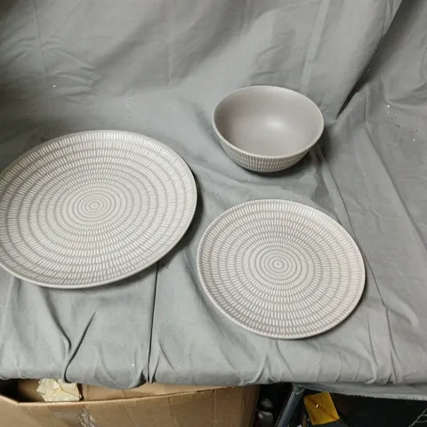 APPROXIMATELY 12 PC CERAMIC DINNER SET WITH GREY GEOMETRIC PATTERN
