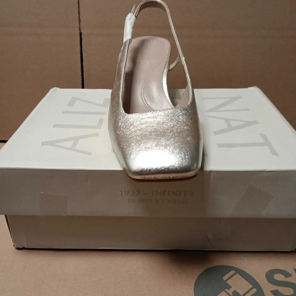 NATURALIZER SILVER SAND METALLIC SLINGBACK HEELS – WOMEN'S, SQUARE TOE, BLOCK HEEL SIZE 4.5