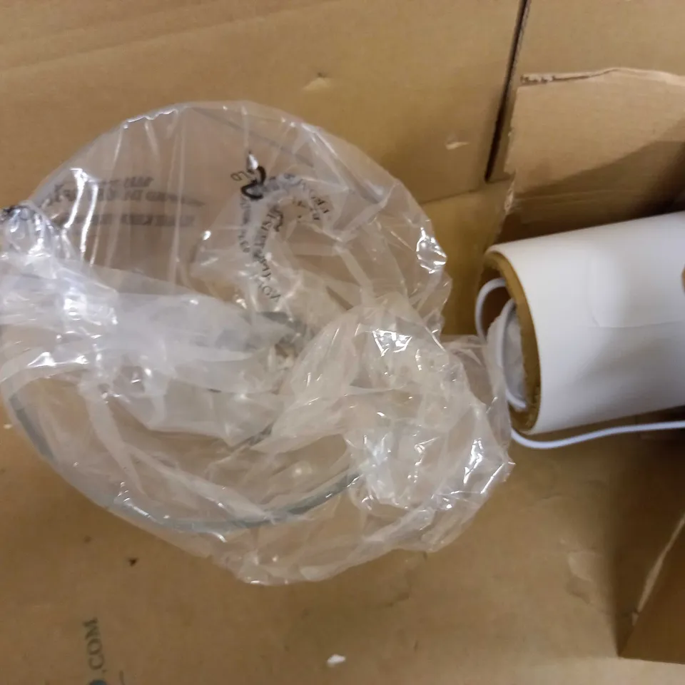 LOT OF 2 ASSORTED DESIGNER BROKEN LIGHTING ITEMS TO INCLUDE DEVON TOUCH LAMP AND DAR GLASS PENDANT