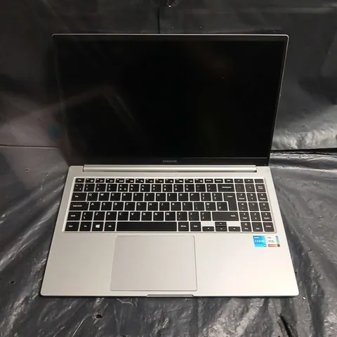 SAMSUNG NP755XDA LAPTOP – SILVER
