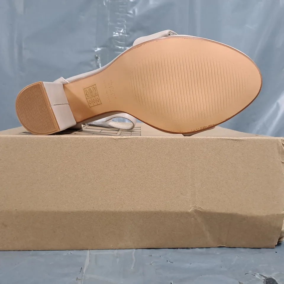 BOXED PAIR OF WHERE'S THAT FROM OPEN TOE BLOCK HEEL SANDALS IN NUDE SIZE UK 5