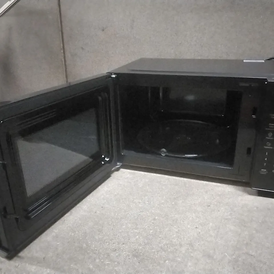 BOXED HISENSE MICROWAVE OVEN, MODEL H23MOBS4HI