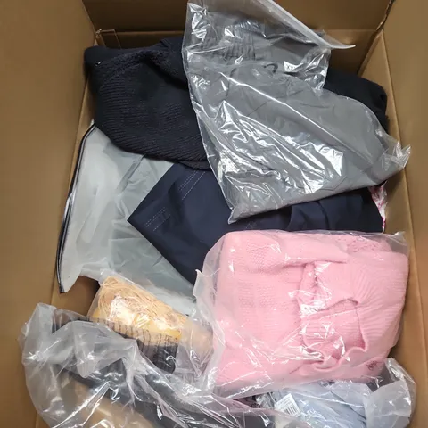 APPROXIMATELY 20 ASSORTED CLOTHING ITEMS IN VARIOUS SIZES, STYLES AND COLOURS