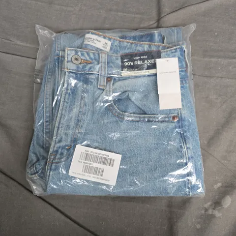 BAGGED ABERCROMBIE & FITCH HIGH RISE 90S RELAXED JEANS – CURVE LOVE - 26 REGULAR