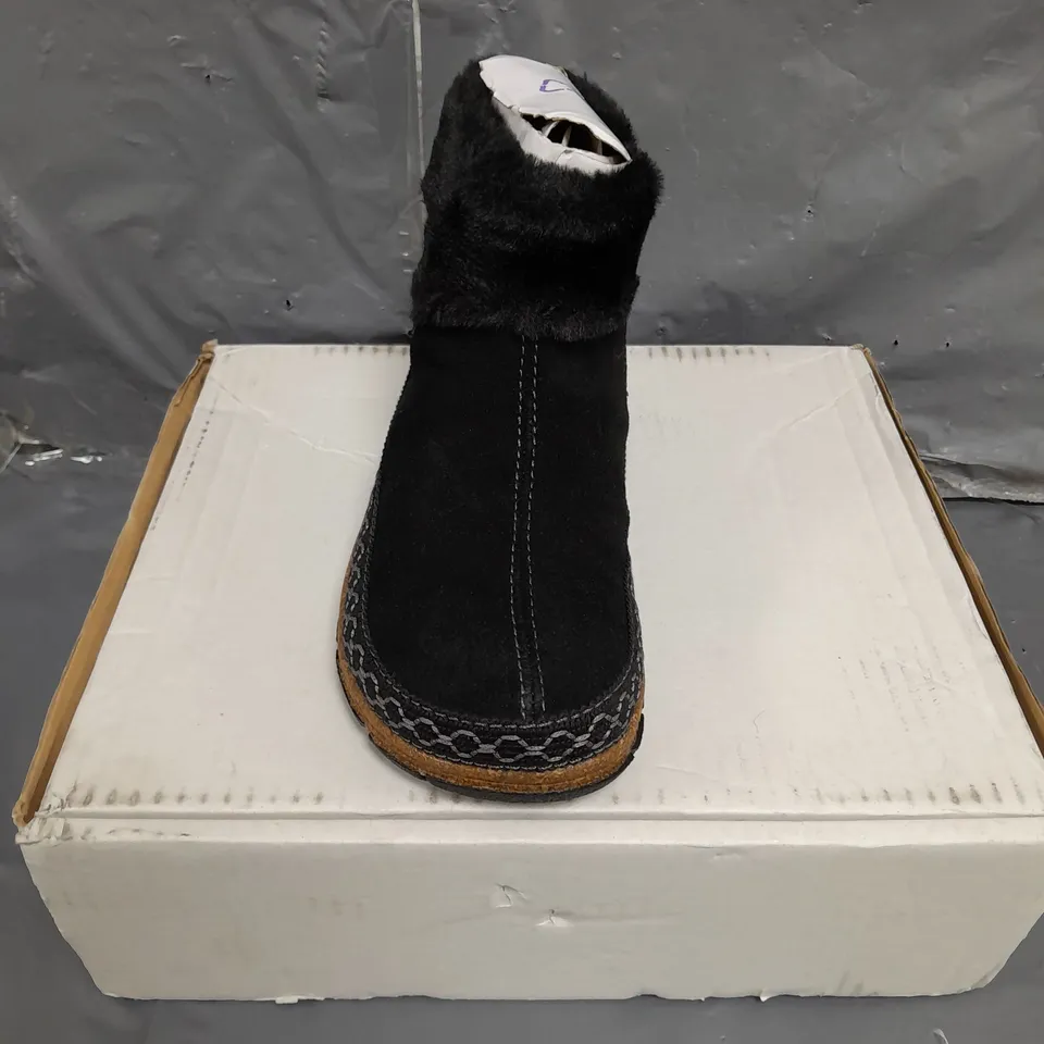 EMMALYN BOOTIES IN BLACK - 4