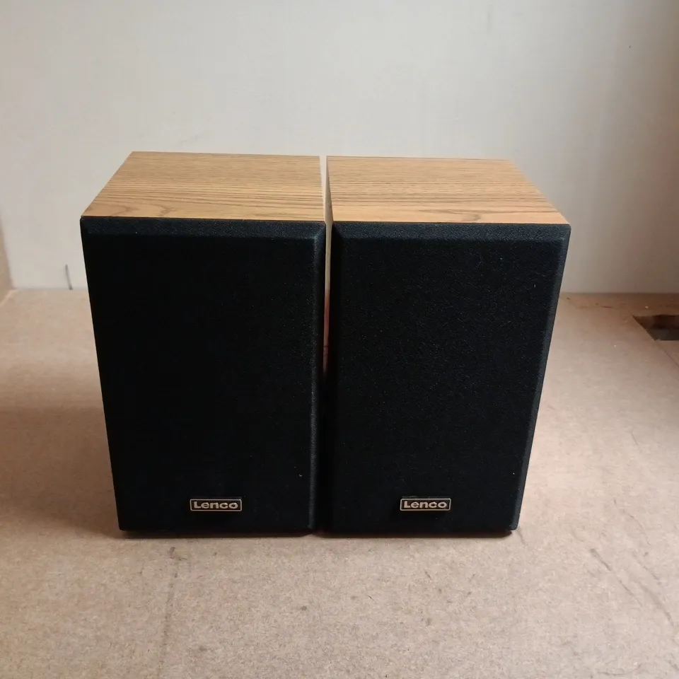 LENCO BOOKSHELF SPEAKERS (PAIR) WITH WOOD VENEER TOPS