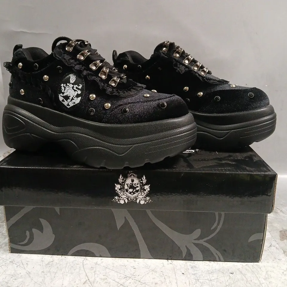 BOXED PAIR OF KOI TWILIGHT SAGA OLYMPIC COVEN CREST MIDNIGHT CHUNY TRAINERS IN BLACK SIZE UK 4