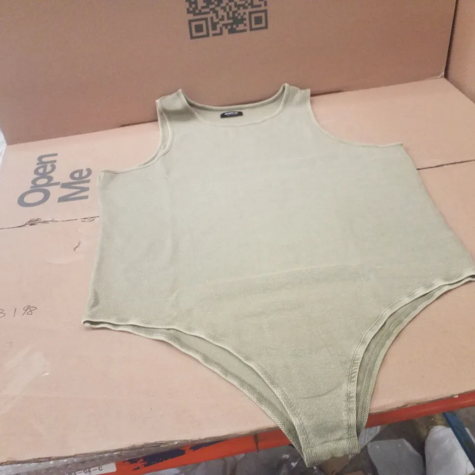 BOX CONTAINING APPROXIMATELY 32X BRAND NEW SIMPLY BE RIBBED BODYSUITS - COLOUR KHAKI ACID WASH - SIZE 22