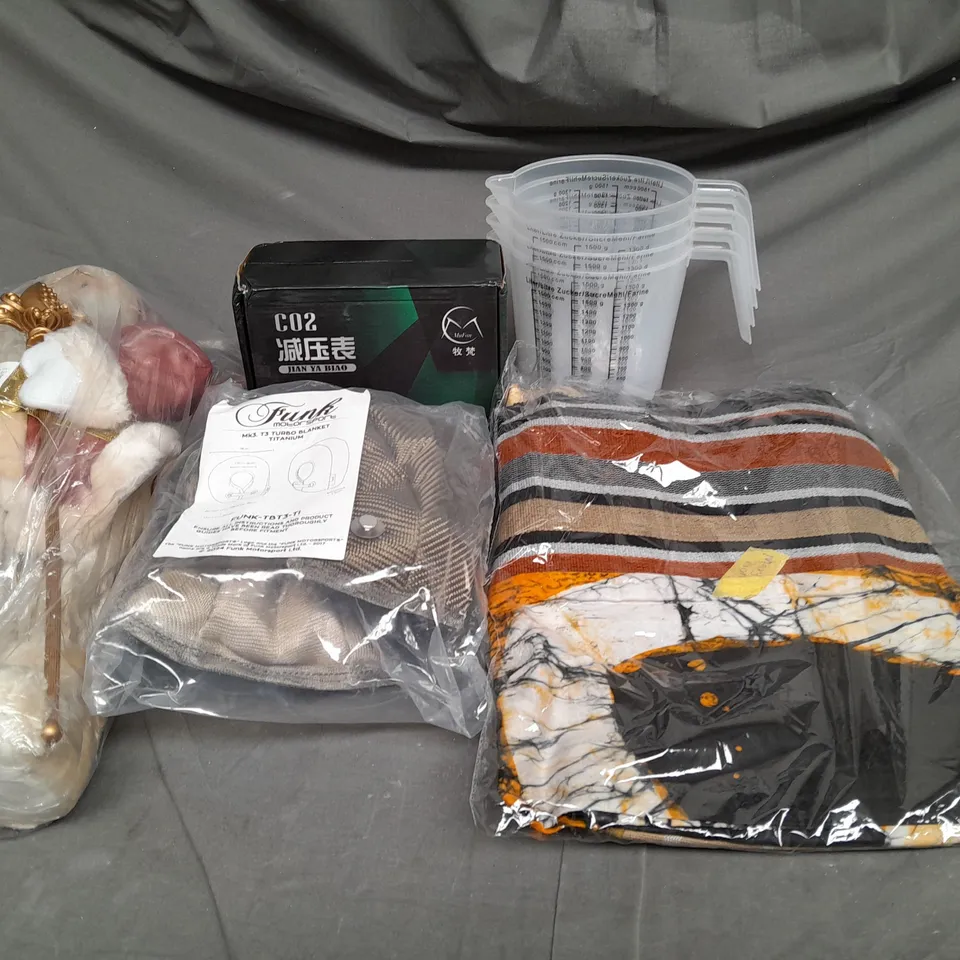 LARGE BOX OF ASSORTED HOUSEHOLD ITEMS TO INCLUDE MEASURING JUGS, CHRISTMAS DECORATIONS AND TURBO BLANKET
