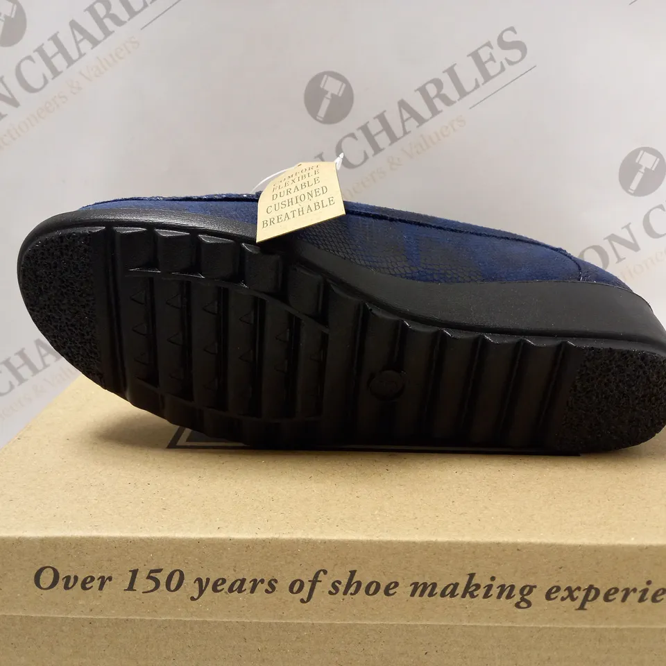 BOXED PAIR OF CUSHION WALK SLIP ON SHOES, NAVY - SIZE 5 