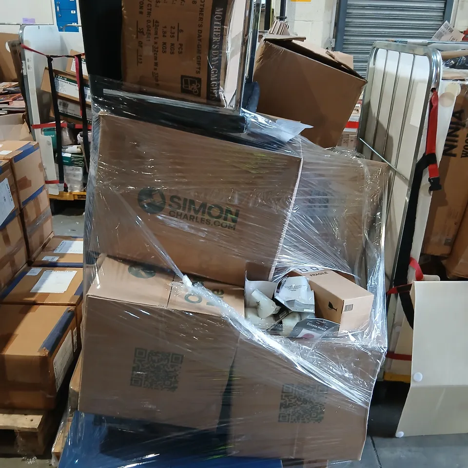 PALLETOF ASSORTED PRODUCTS TO INCLUDE; UNBRANDED HANGING LIGHT, QUILTED DINING CHAIR AND APRES SNOW CUSHION