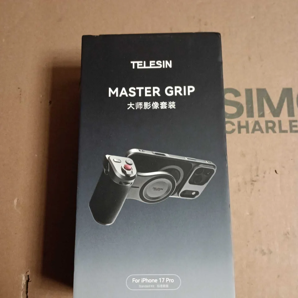 TELESIN MASTER GRIP FOR SMARTPHONE – FOR IPHONE 17 PRO (BOXED) 
