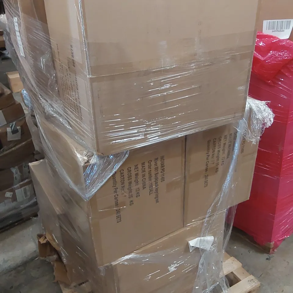 PALLET CONTAINING APPROXIMATELY 2000 BRAND NEW DORA THE EXPLORER BACKPACK KEYRING SETS