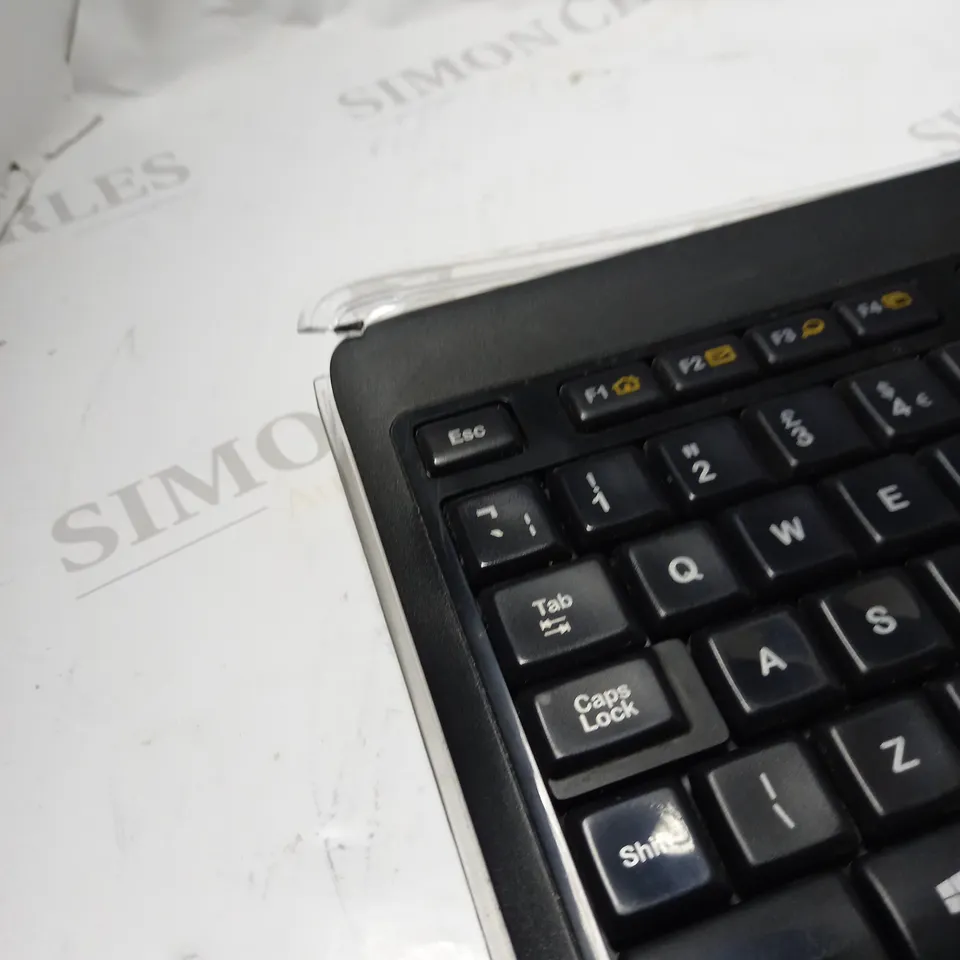 LOGITECH K800 ILLUMINATED WIRELESS KEYBOARD 