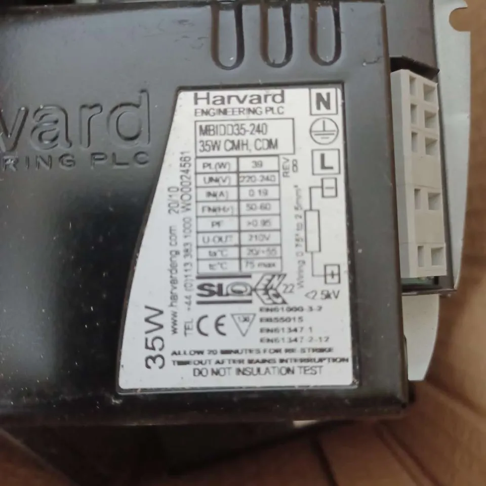 lot containg various light fittings and mounts, to include flush mounts models ldl7403,ldl7,4l522